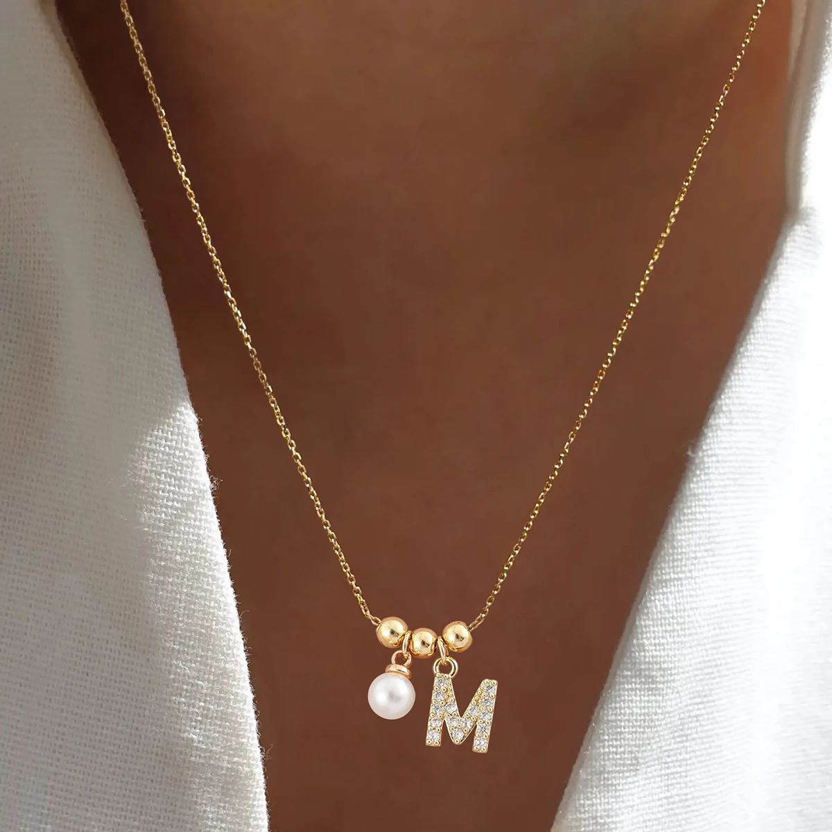 Collar con Colgante de Letra Inicial Personalizada Chapado en Oro para Mujeres y Hombres con Circonita Cúbica y Perlas, Joyería de Regalo para Uso Diario