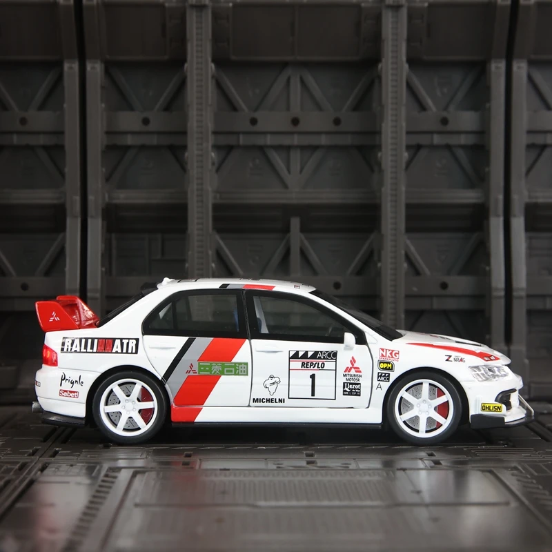 

1:32 Mitsubishi EVO 9, модель автомобиля из сплава, украшение, дверь можно открыть, детский звук и свет, рулевой амортизатор, игрушка в подарок