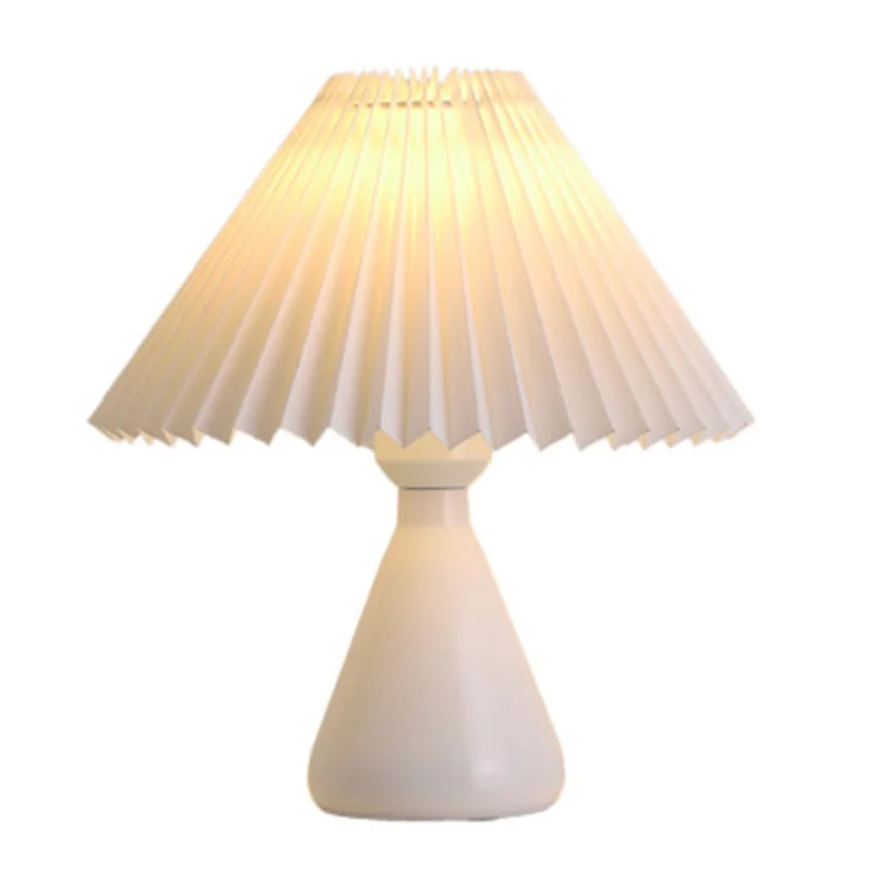 Lampada da tavolo moderna e creativa in tessuto nuovo, colore paralume, piccola lampada da tavolo, studio, camera da letto, soggiorno, ufficio, lampada da scrivania in ferro