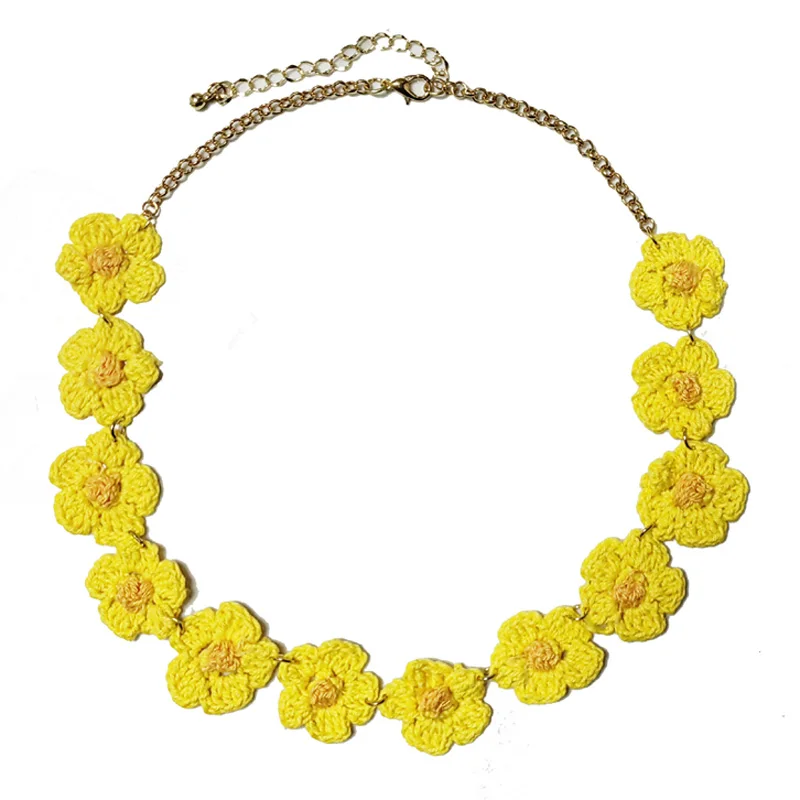 Collar choker de girasol dorado hecho a mano con corona de crisantemo de tela vibrante para mujer