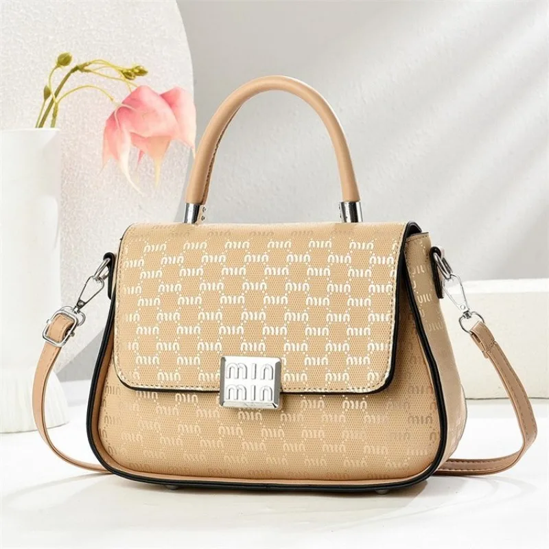 

Женская изысканная сумка с роскошной отделкой для высококачественных покупок и хороших обеденных опытов. Качественная конструкция.