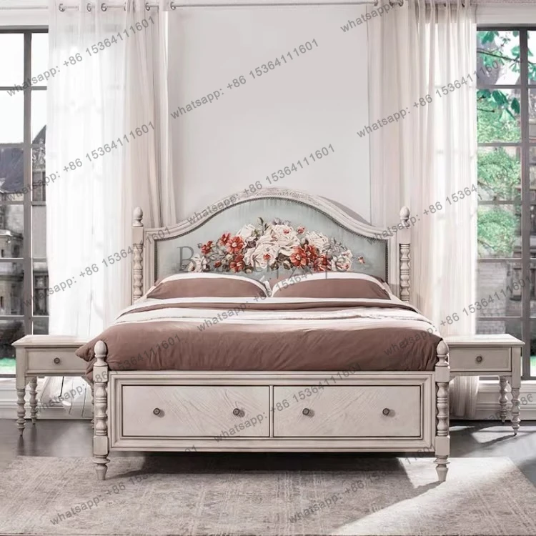 

Американская кровать из массива дерева белого цвета в стиле старинного французского ретро с вышитой отделкой и ящиками для хранения.