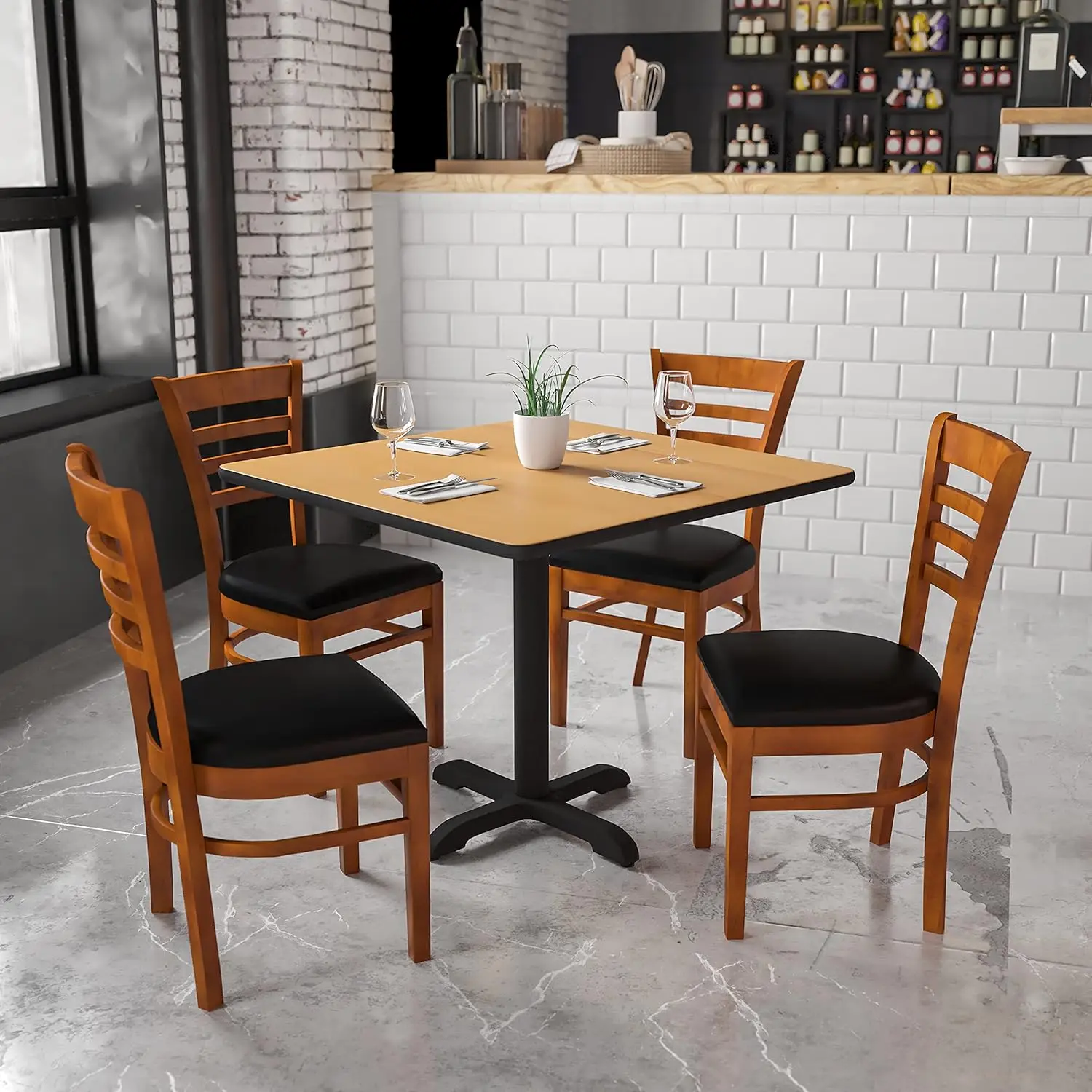 Hercules Serie Ladderrug Kersenhouten Restaurantstoel-Zwart Vinyl Stoel