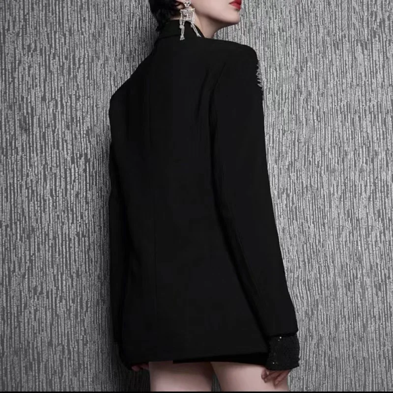 Design-inspired pleated three-dimensional flower-beaded diamond black suit with water droplet sequins