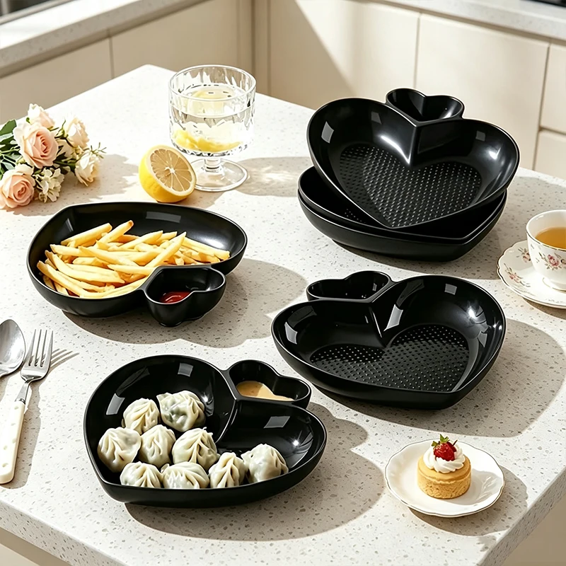 4pcs heart-shaped jiaozi plate, with sauce interlayer, jiaozi, French fries, snacks dip plate, can be washed with dishwasher.