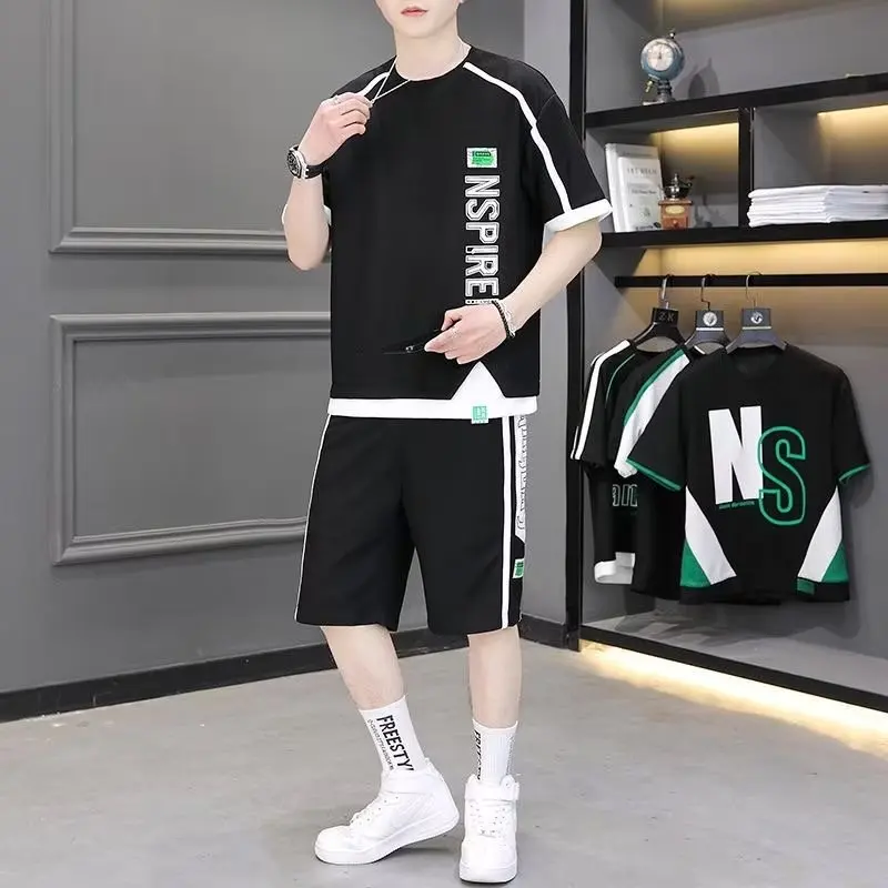 

Летний повседневный спортивный комплект для мужчин больших размеров: футболка и шорты, модный двухкомпонентный набор 2023 года, новый стиль, длинные брюки для подростков