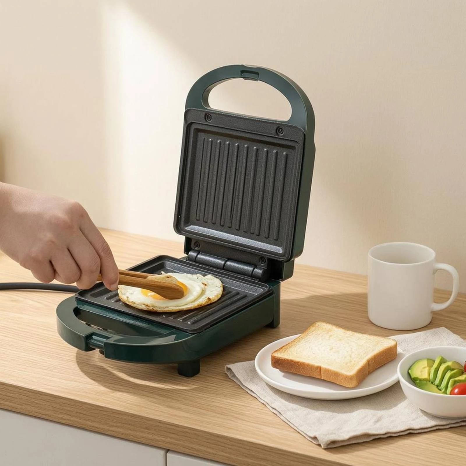 Electric Sandwich Maker Grill Ridges Sandwich Press Toastie Maker Clamshell Design Small Kitchen Appliance Carry Handle