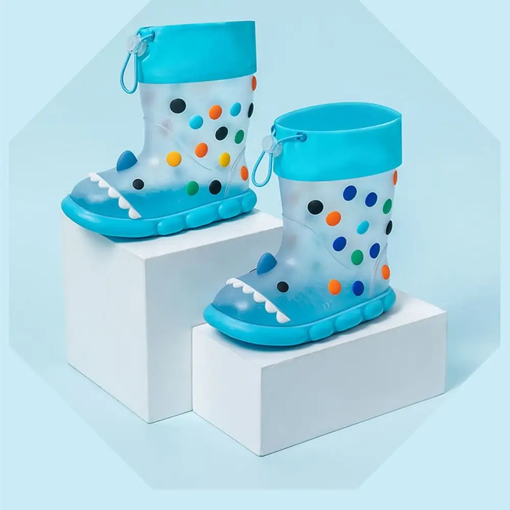 Botas de lluvia de dibujos animados para niños, botas de agua antideslizantes de suela blanda con asas, patrones 3D, zapatos impermeables para niños al aire libre