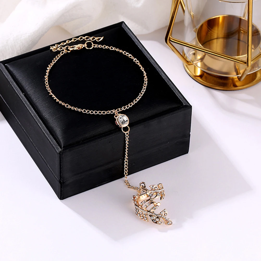 

Chic Leaf Ring Hand Chain Bracelet Alloy Finger Decor for Women Lightweight Comfortable Party Club Accessory Fashion Jewelry