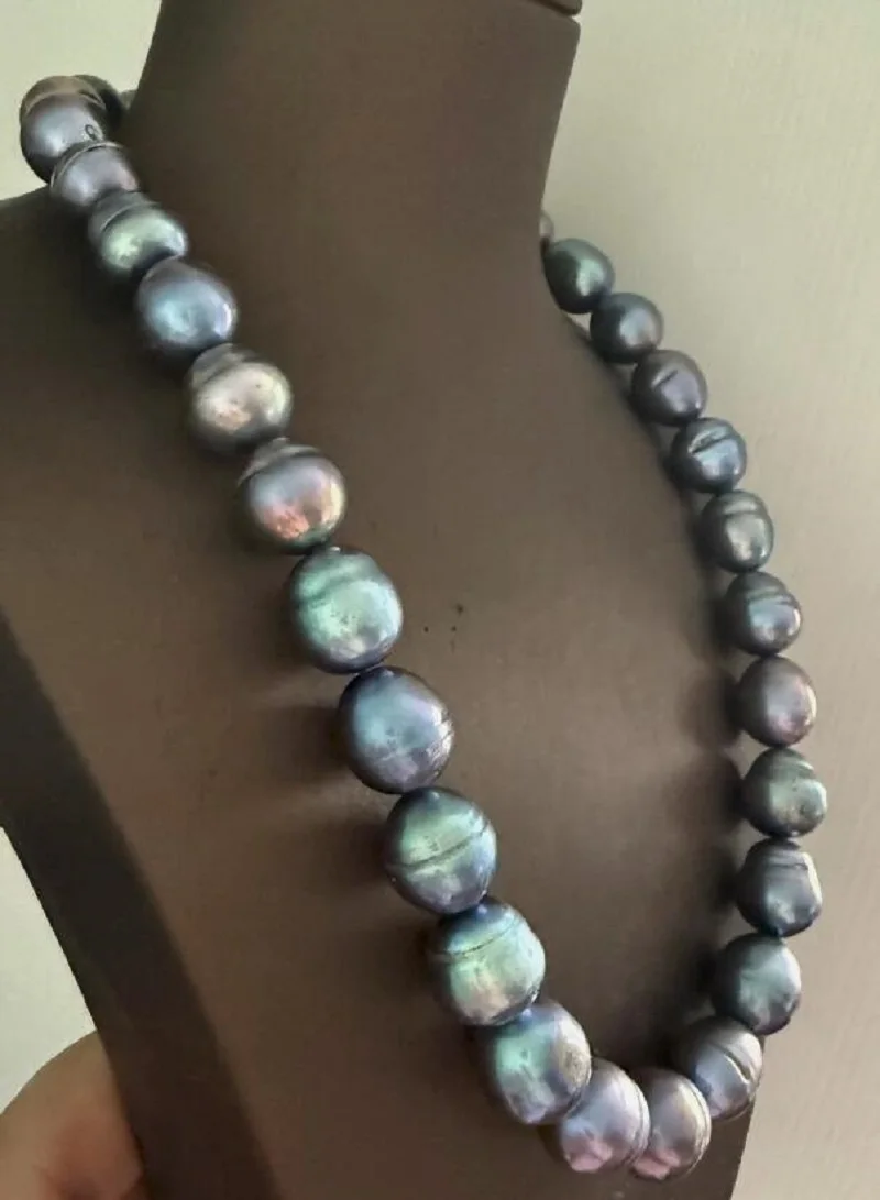 

Потрясающее ожерелье из черного и зеленого жемчуга в стиле таитянского барокко диаметром 12–13 мм, 18 дюймов.