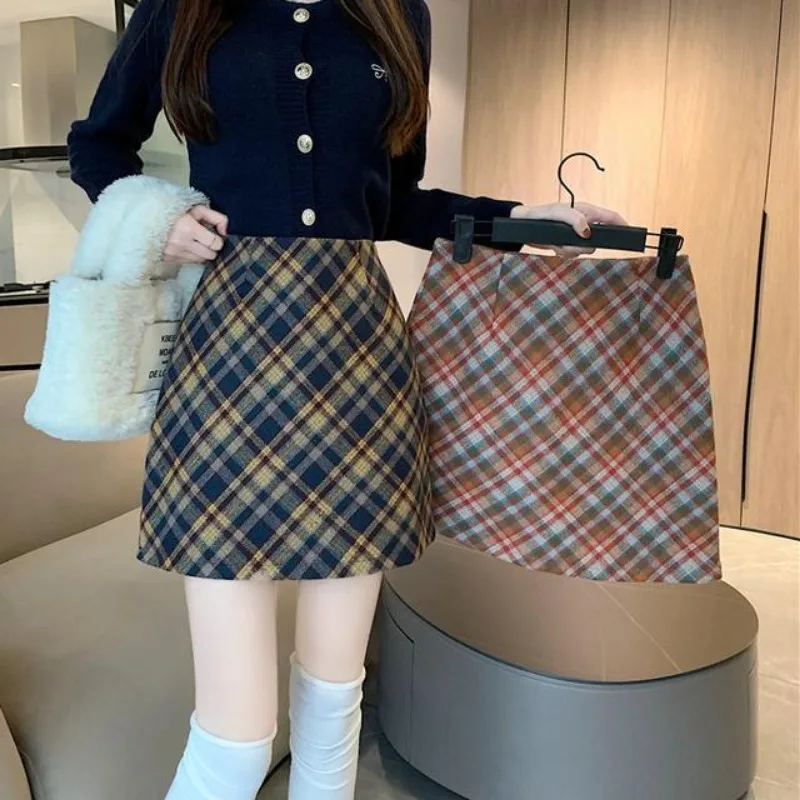 

Short Skirt for Women 2025 Autumn and Winter New Design A-line Plaid Skirt Retro Temperament High Waist Bag Hip Woolen Skirt