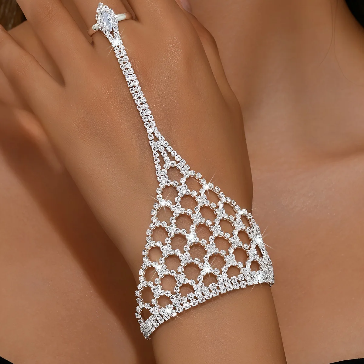 Women's Wedding Banquet Hand Chain with Grid Design And Waterdrop Diamond Embeddings Finger Interlocking Back Bracelet Accessory