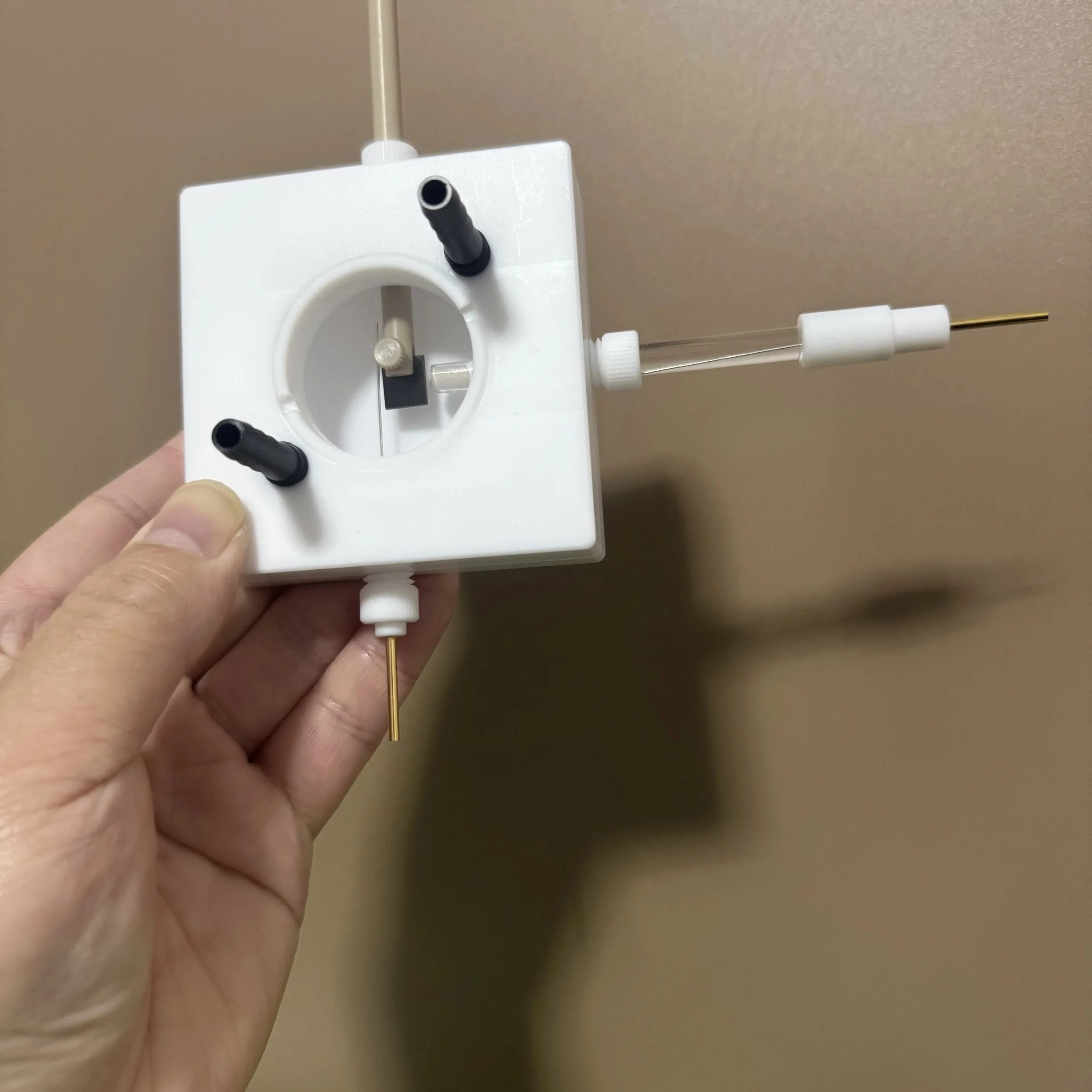 Célula eletrolítica de PTFE de célula eletrolítica Raman embutida de 10ml com tipo de clipe de eletrodo de janela de luz de quartzo de 37mm pode ser personalizada