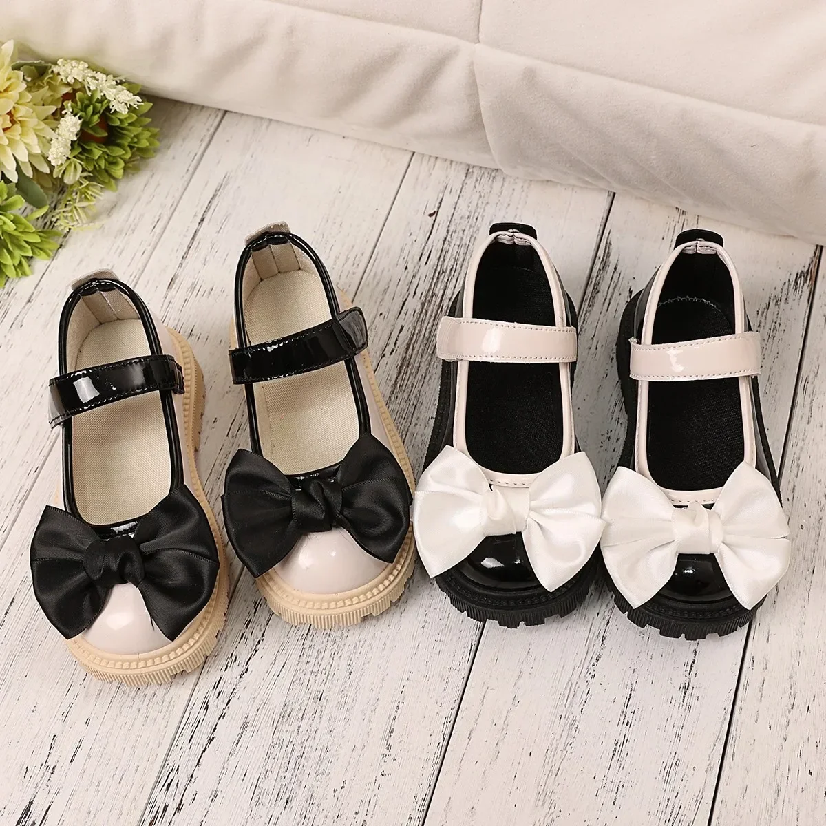 

Girls Leather Shoes with Big Bows Children Princess Shoes Round Toes Soft Bottom 2025 Autumn Kids Flat Mary Jane Loafers