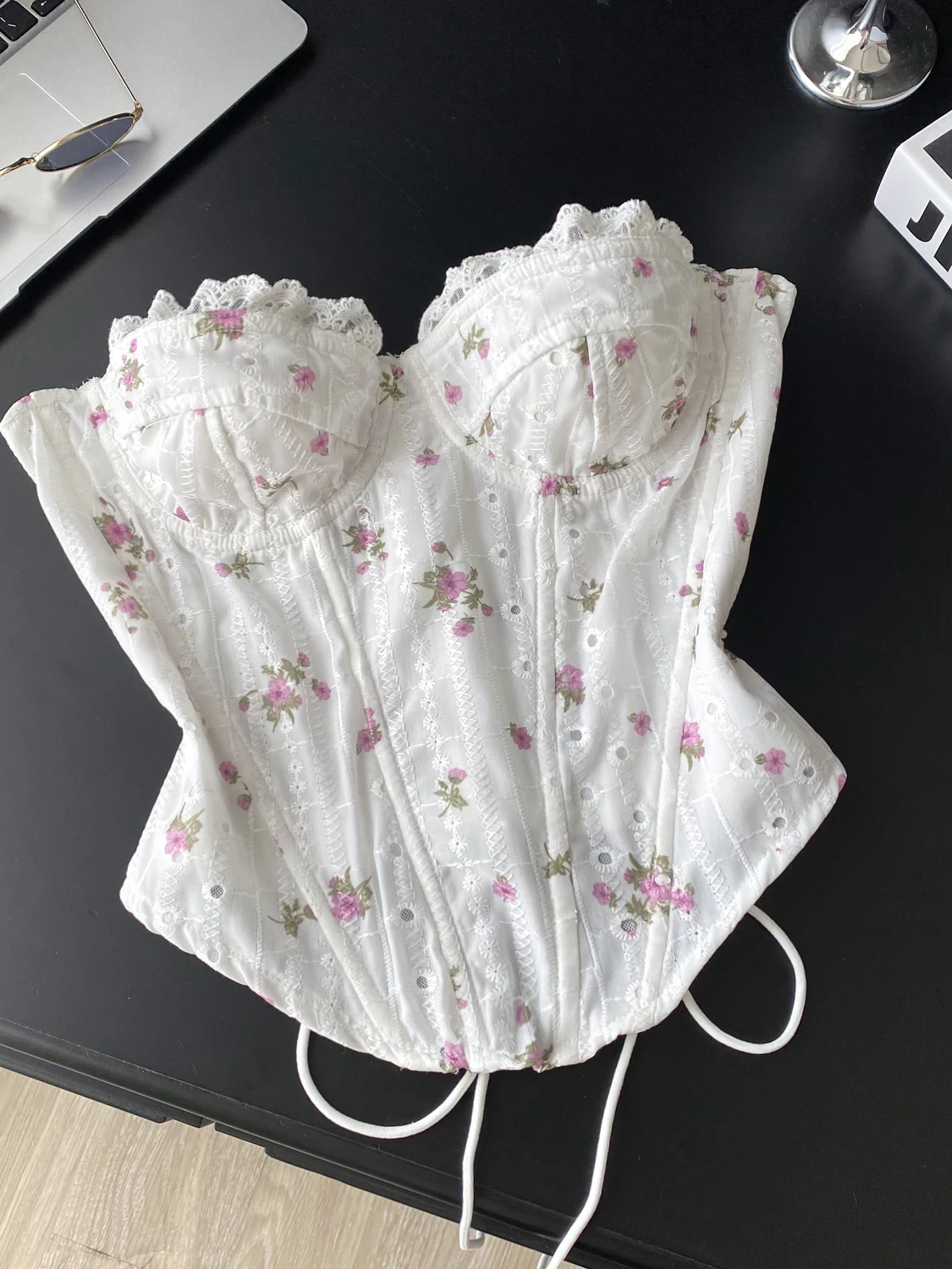 Sexy sleeveless hollow out Embroidered Tanks Top Corset Bustier Camis Chic Crop Top Women Party Sling Top Y2k