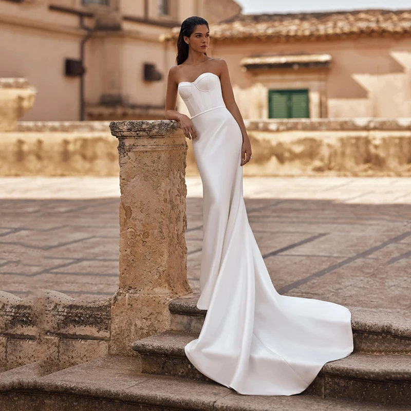 

Eightree White Mermaid Wedding Dresses Sweetheart Sleeveless Sweep Train Wedding Gown Women Long Bridal Prom Dress Customized