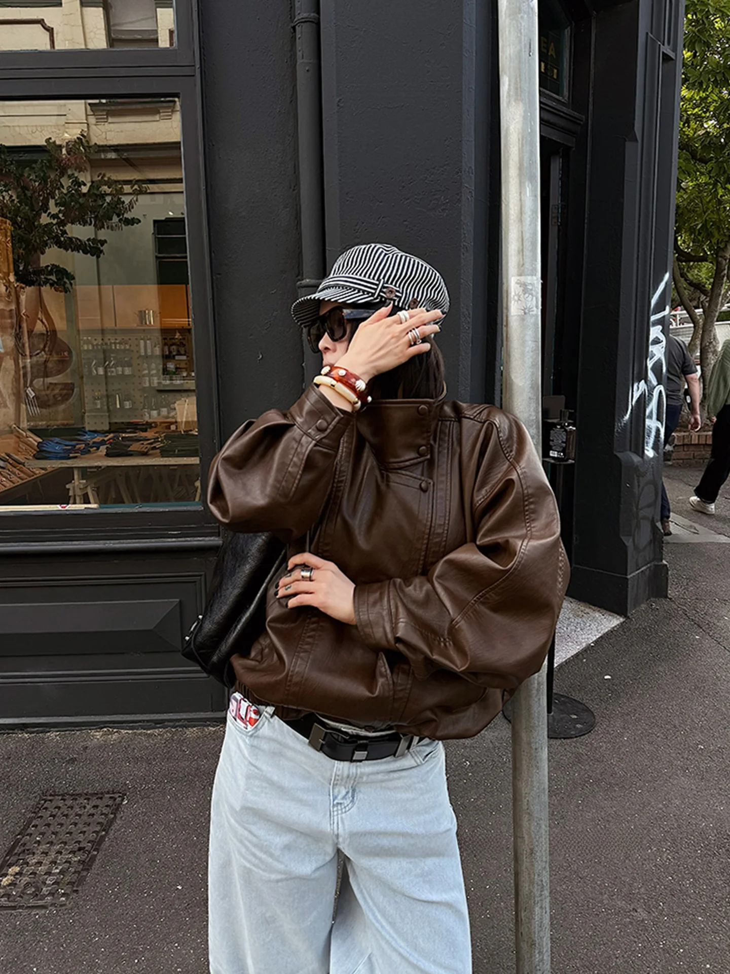 

Ретро кожаная куртка женская весенняя новинка цвета миндаль, свободного кроя, в стиле бойфренд, с длинными рукавами, мотоциклетная, модная