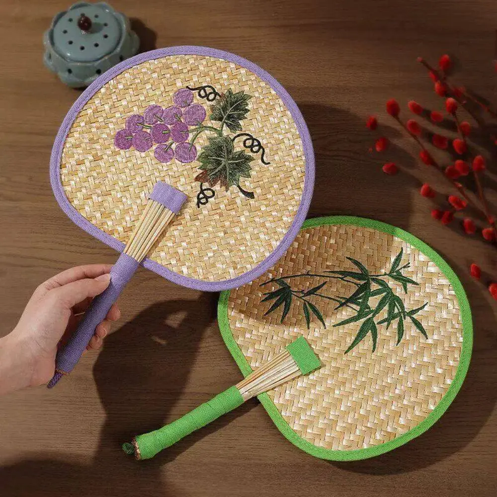 Gift Chinese Style Hand-Woven Fan Retro Portable Cattail Fan Lightweight Eco-Friendly Hand Braided Fan Summer Use