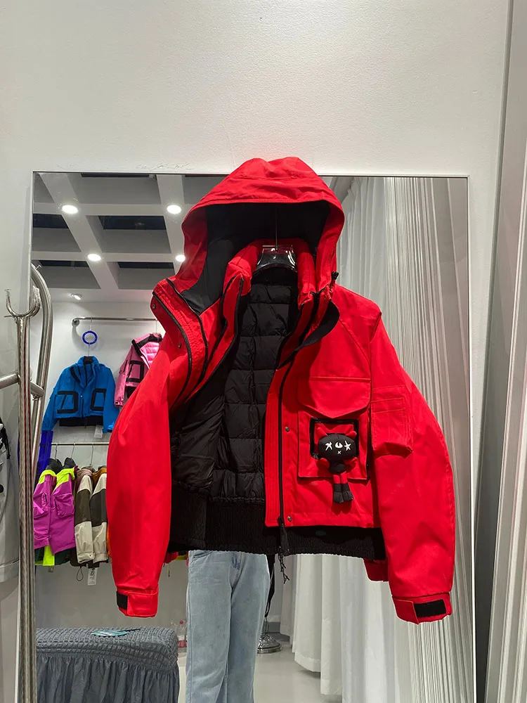 Cappotto di design per bambole di cartone animato in piuma d'anatra bianca corta casual da donna Giacca da donna con cappuccio e ispessita per esterni di fascia alta alla moda