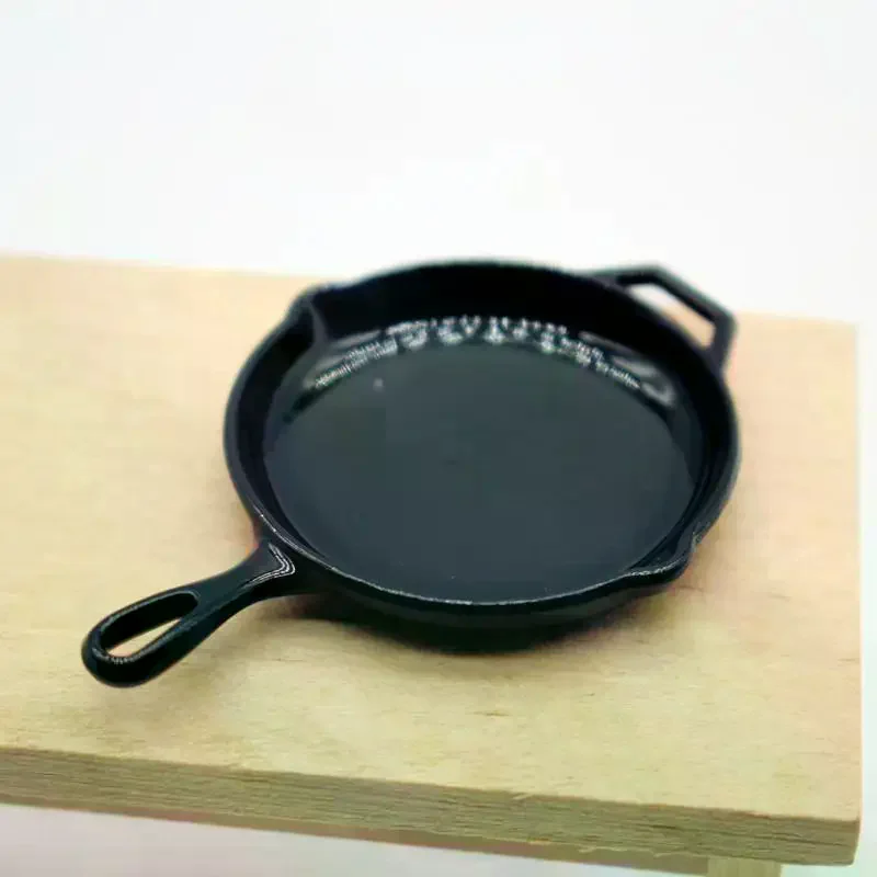 1Pcs Dollhouse Miniature Mini Alloy Pan Model Kitchen Funiture Accessories For Doll House Decor Kids Pretend Play Toys Gift