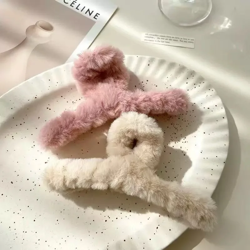 Plüsch-Haarspange für Herbst und Winter: Hai-Clip für den Hinterkopf, Dutt, hochwertiger pelziger Haarschmuck für Frauen – Detail 5