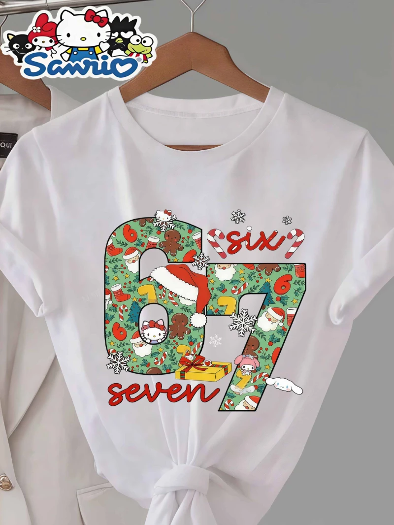 เสื้อยืดซานริโอ้คริสต์มาส 67 เสื้อยืดลายคริสต์มาส แต่งตัวเป็นลายคิตตี้แคท เสื้อยืดแขนสั้นคอกลมสำหรับผู้หญิง