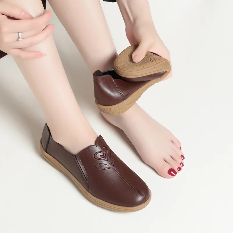 New Woman Flats 2024 Spring Autumn Soft Leather Anti-slip Wedges Single Casual Shoes Soft Bottom Comfort Mom Granny Shoes Daily