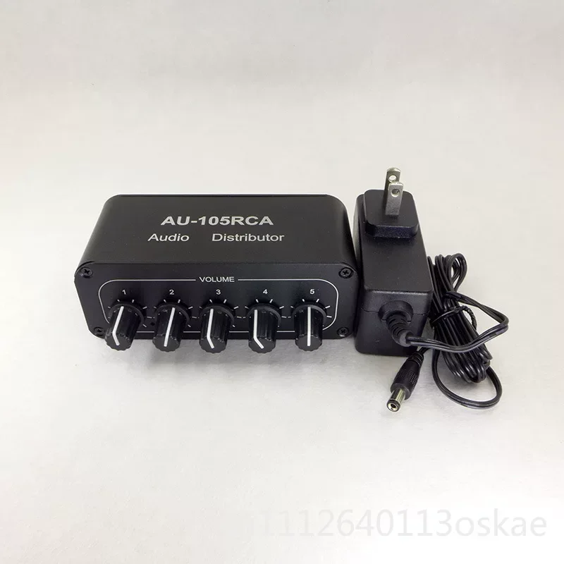 Two-channel audio RCA splitter, music audio one point, five inputs, five multiple outputs, power amplifier