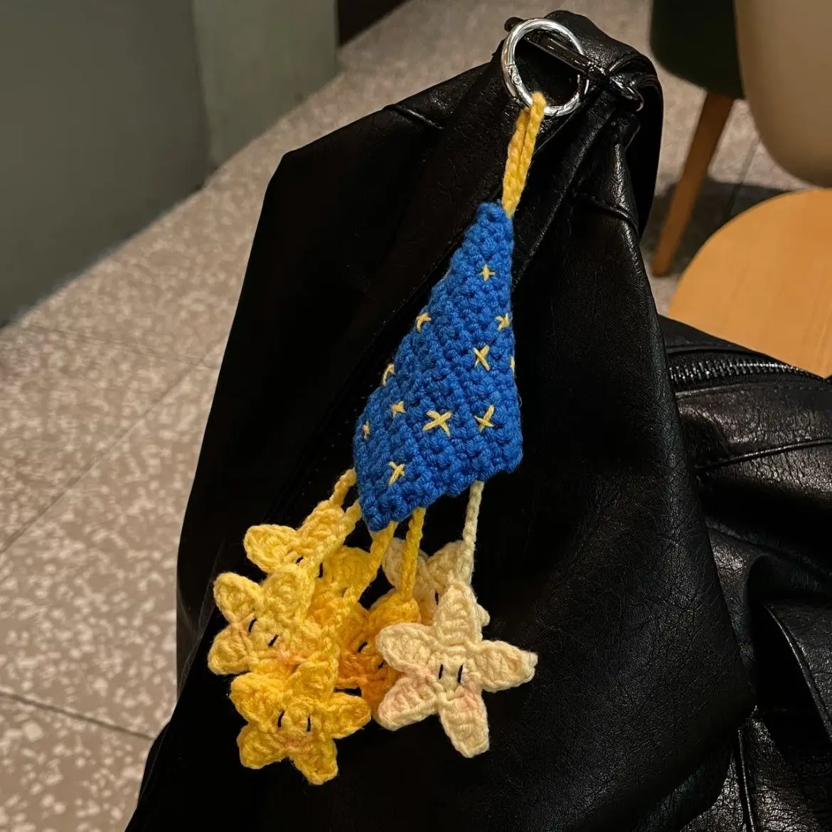 Falling Fanchen Stars Crochet Backpack Pendant Hand‑Woven Wool Moon Keychain Cute Girlfriend Gift for Handbag Backpack Decor