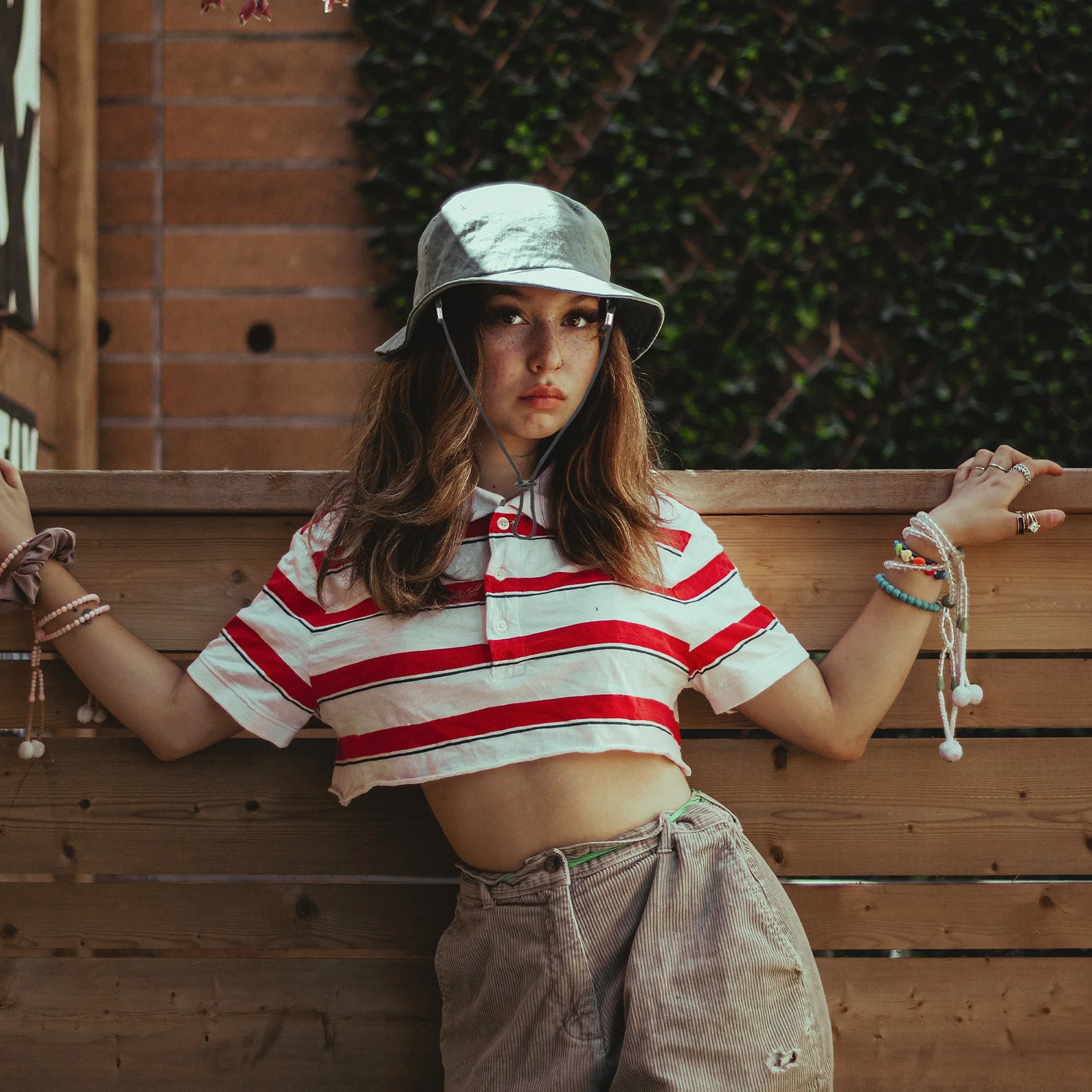 2 قطعة مشابك قبعة مقاومة للرياح قابلة للتعديل، مثبتات حزامًا، بلاستيك نايلون متين للإبحار والصيد والتخييم والتنزه سيرًا على الأقدام