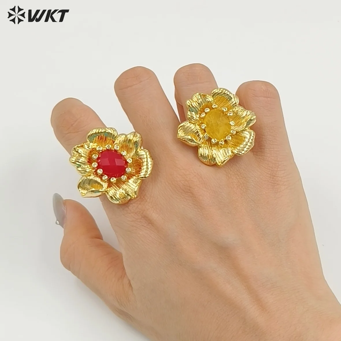 

WT-R583 Fashionable Elegant ACC Colored Gemstone&Zircon Paved With 18k Gold Plated Big Opeaning Ring For Women Party Decorative