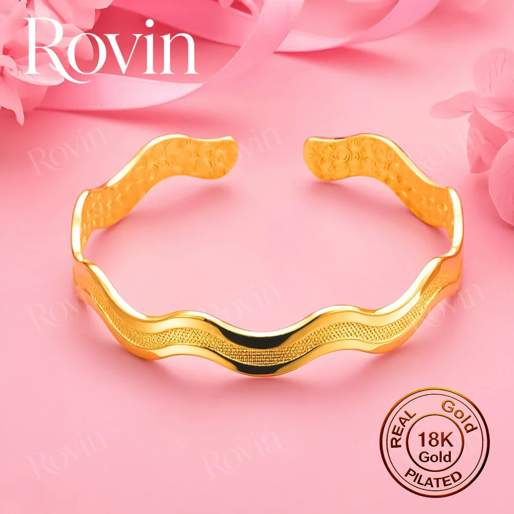18K Gold Open Bangle with Exquisite Wave Pattern – A Stylish Accessory for Women's Weddings and Parties