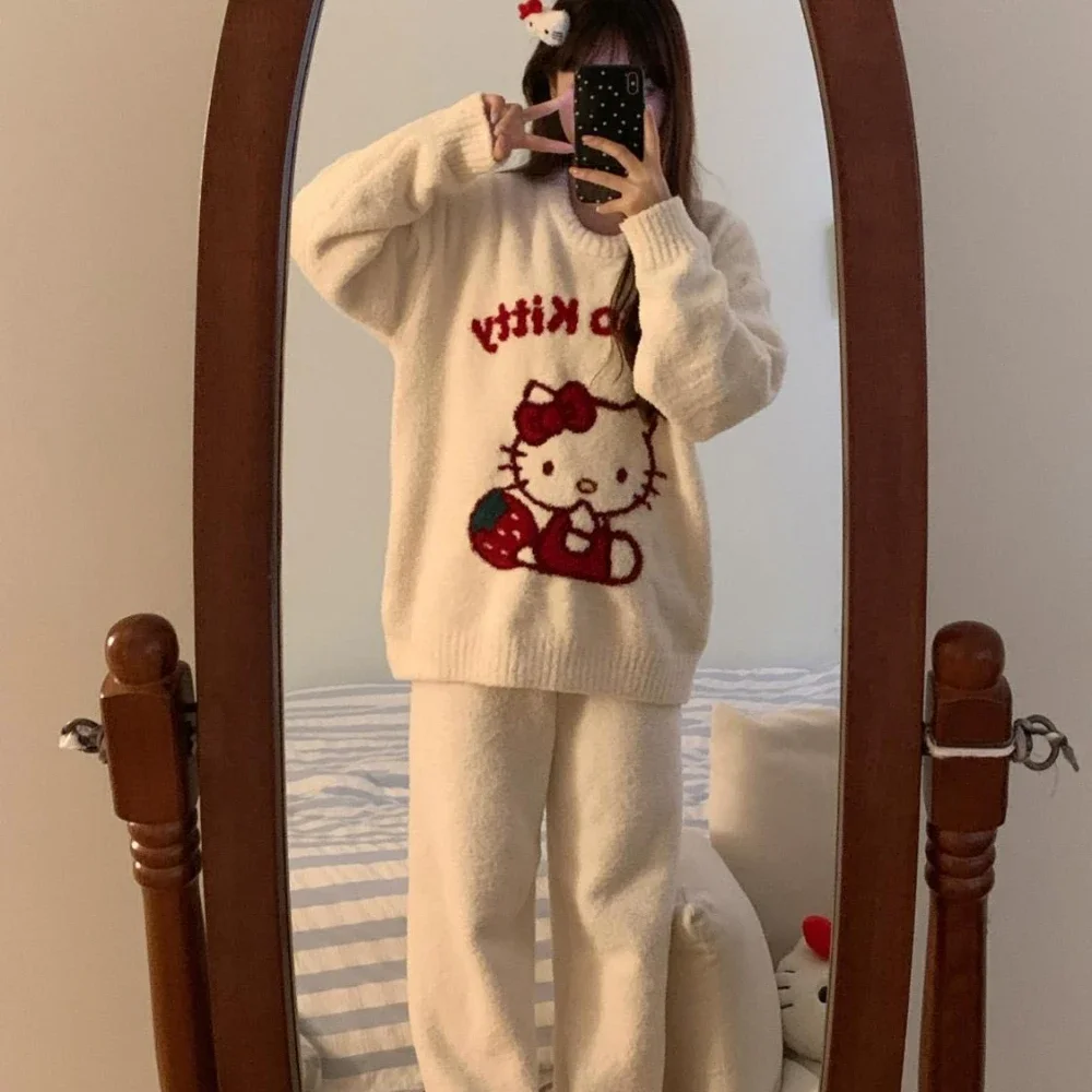 Pijamas HelloKitty Miniso con bordado de dibujos animados de felpa, cuello redondo, traje de manga larga que mantiene el calor, ropa de casa de punto versátil para invierno