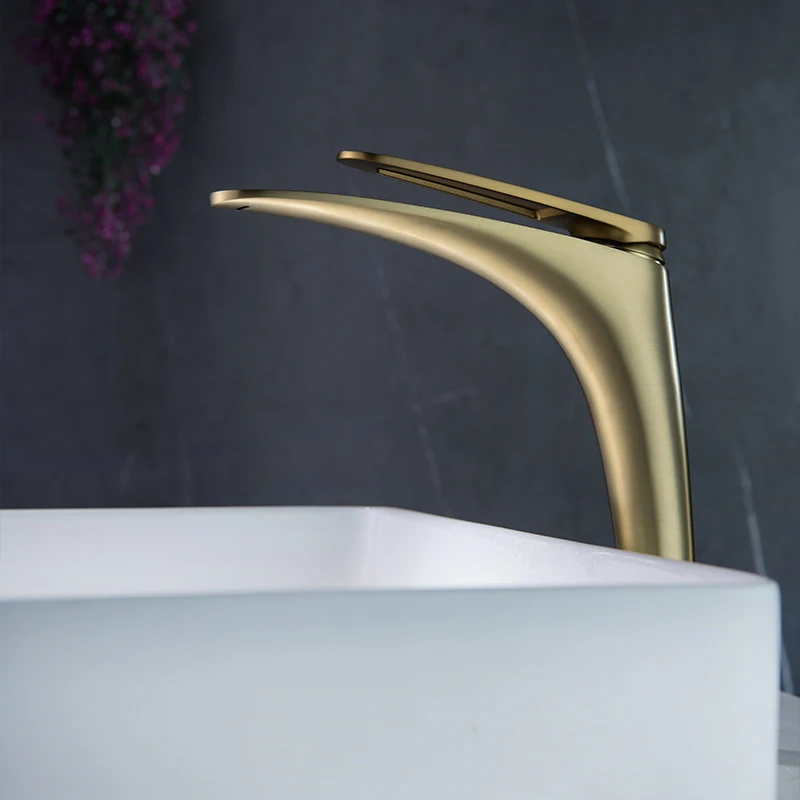 

Light luxury brushed gold copper hot and cold water faucet, countertop basin, washbasin, bathroom, heightened splash-