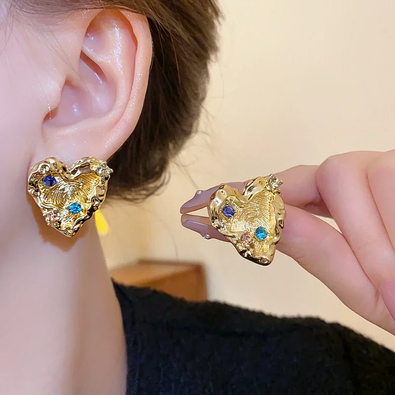 مجوهرات عصرية بمزاج كوري حلو أقراط على شكل قلب معدني زجاجي ملون للنساء هدايا الزفاف إكسسوارات تصميم رقيق