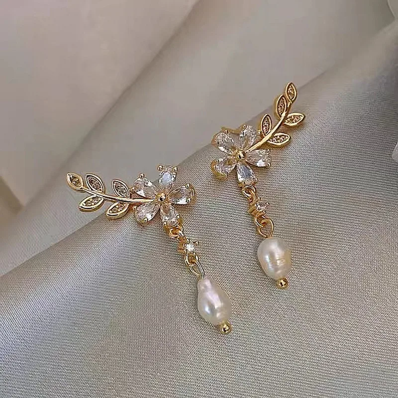 Korean micro-pave cubic zirconia leaf flower pearl earrings elegant light luxury niche design versatile stud earrings jewelry