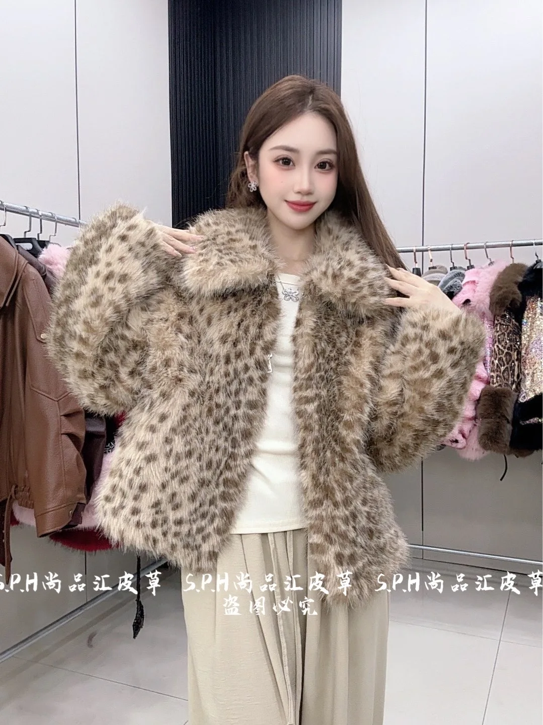 2025 Autumn Winter Leopard Print Fashion Turn-Down Collar Zipper Short Faux Fur Coat For Women's Cool Long-sleeves Woolen Jacket