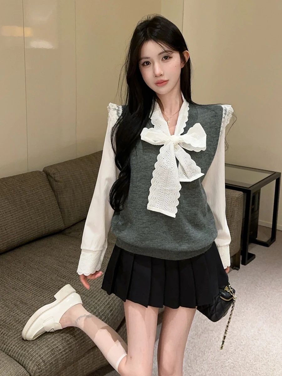 

Корейский комплект униформы в студенческом стиле: блузка с кружевной отделкой и бантом, жилет, плиссированная юбка с высокой талией, комплект из двух предметов Nicole Rose