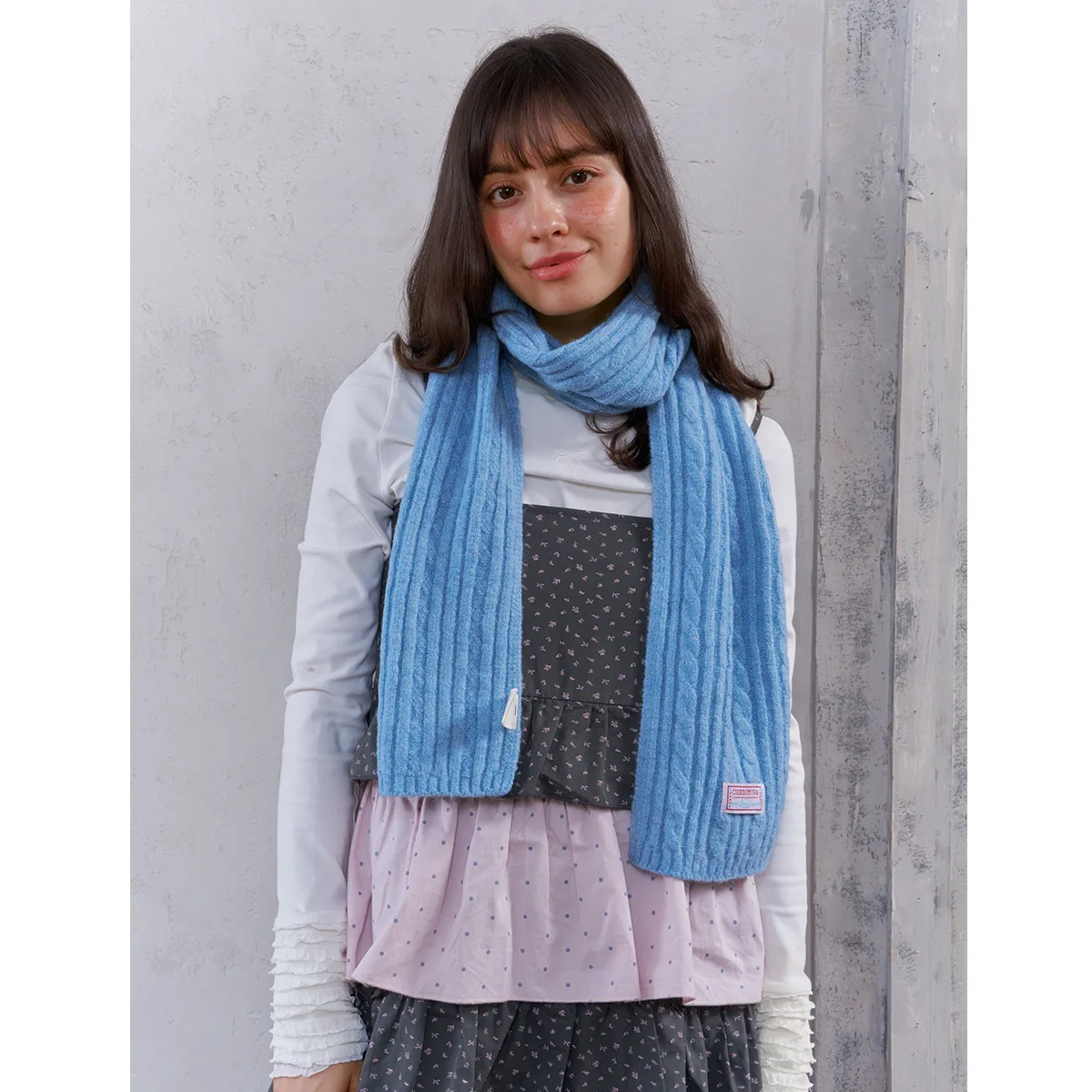 

2025Зимний новый ретро витой цветок однотонный шерстяной смешанный женский шарф мягкий липкий толстый теплый верхняя одежда морозостойкая шаль