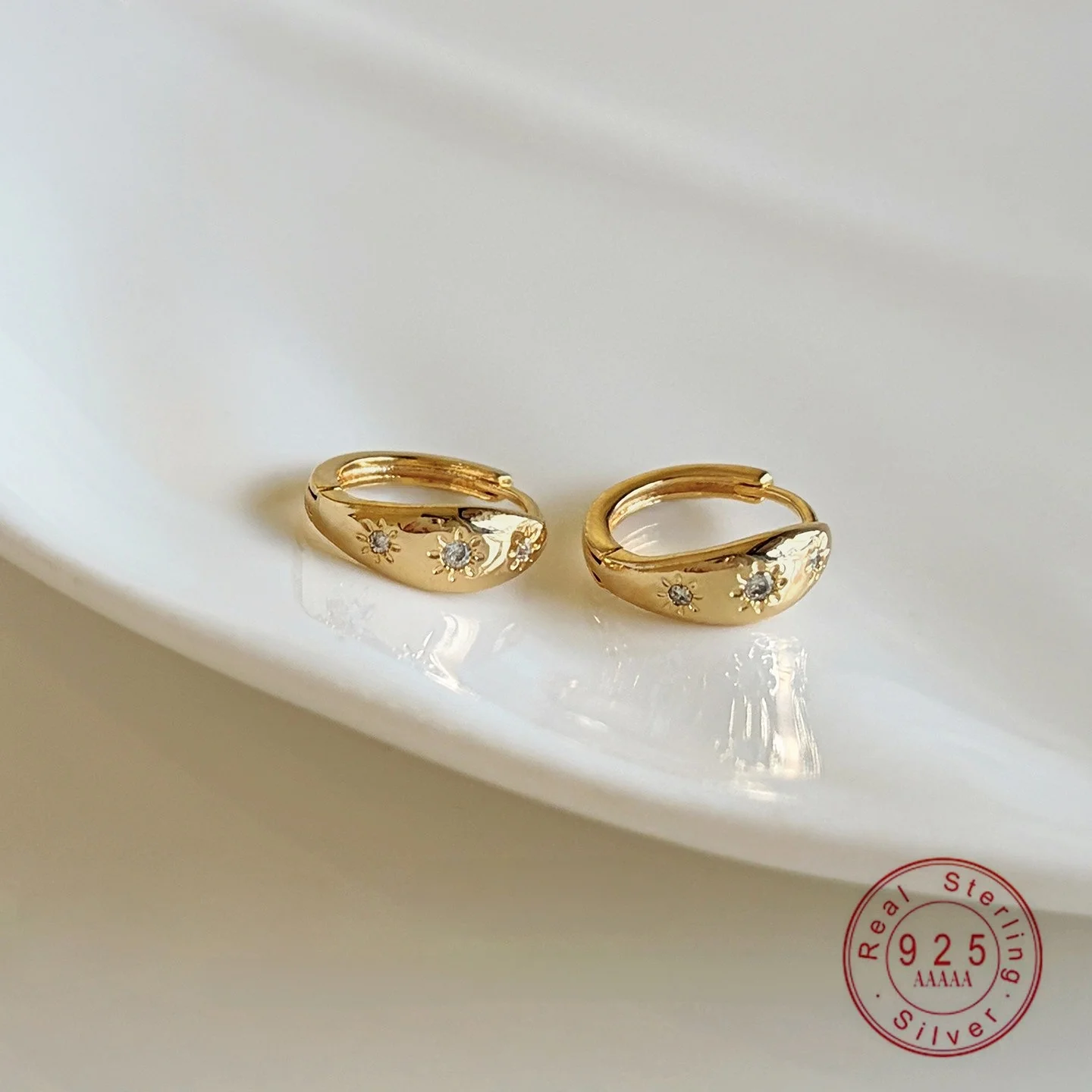 925 Sterling Silver Huggie Hoop Earrings Retro Sun Pattern Zircon Small Hoop Earrings Jewelry for Women Daily Wear