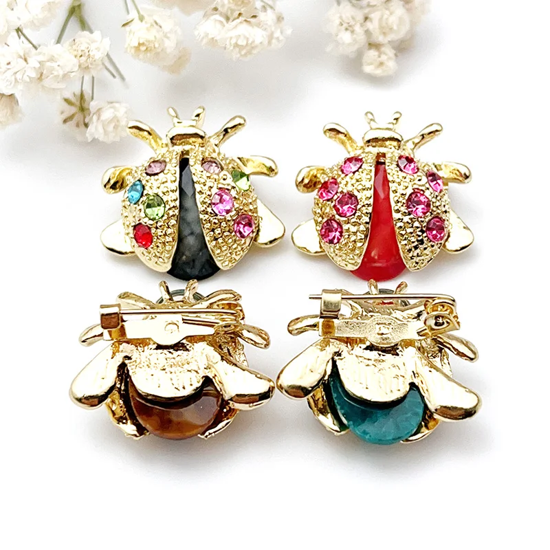 Exquisite Cute Golden Insect Series Ladybug Brooches Charm Ladies Trend Beetle Pins Party Clothing Backpack Jewelry Accessories