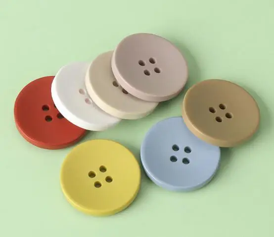 10pcs/LotSize:15mm-30mm Colored Spray painted four eyes resin Buttons Fashion Button windbreaker coats Sewing(KK-3827)