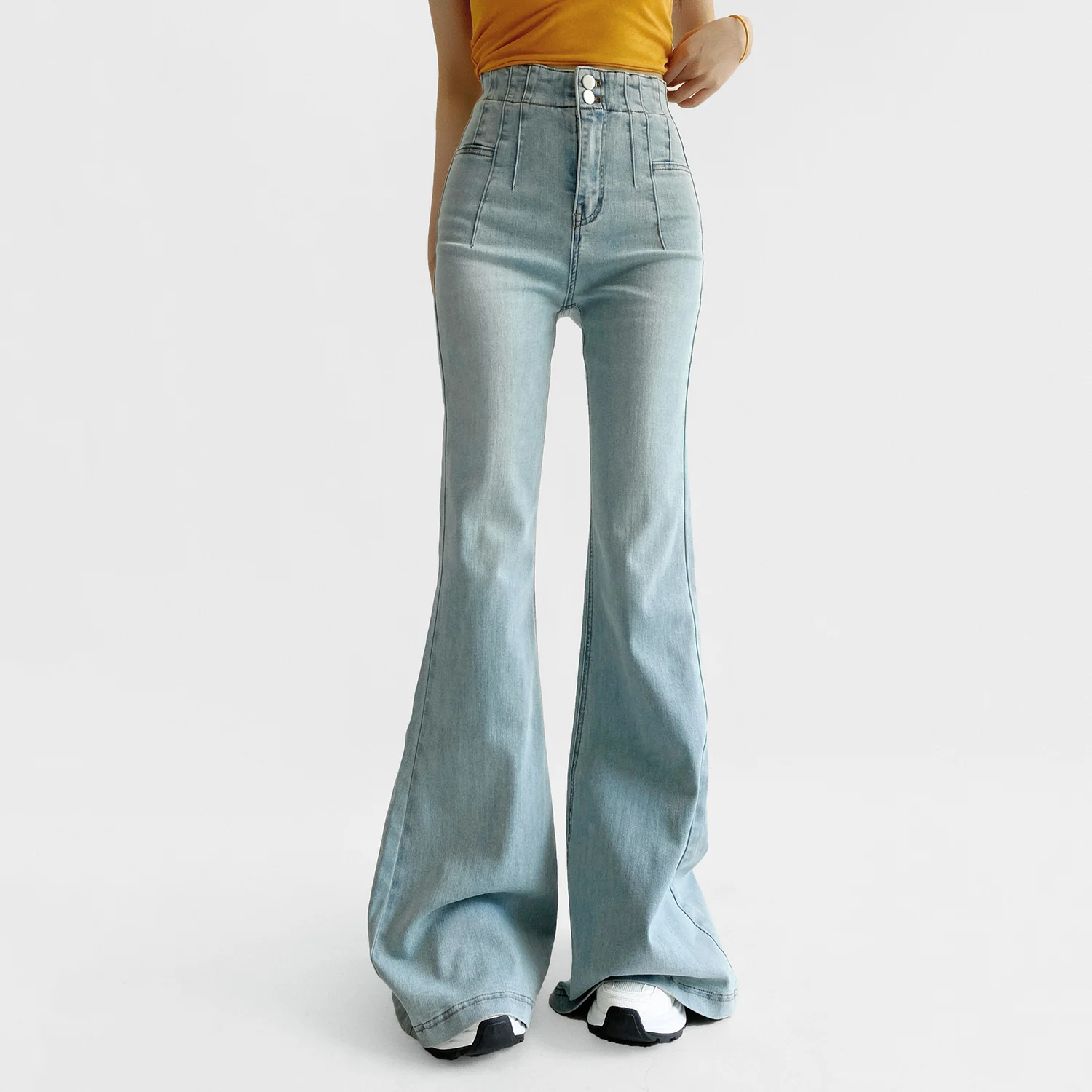 กางเกงยีนส์ทรงขาบานเอวสูง — ทรงเข้ารูปสไตล์วินเทจ ขาบานโดดเด่น (หลายสี)