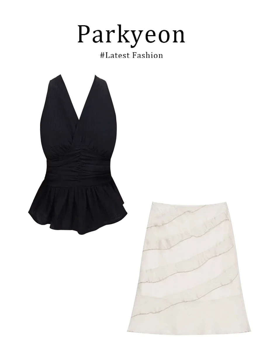 

Elegant Black V-Neck Strap Design High Waist A-Line Skirt Two-Piece Set Fashionable Casual Wear for Young Women