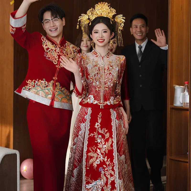 

Роскошные парные короны фенікса с открытыми плечами и красные свадебные халаты, облегающие тостные платья с тяжелым драконом