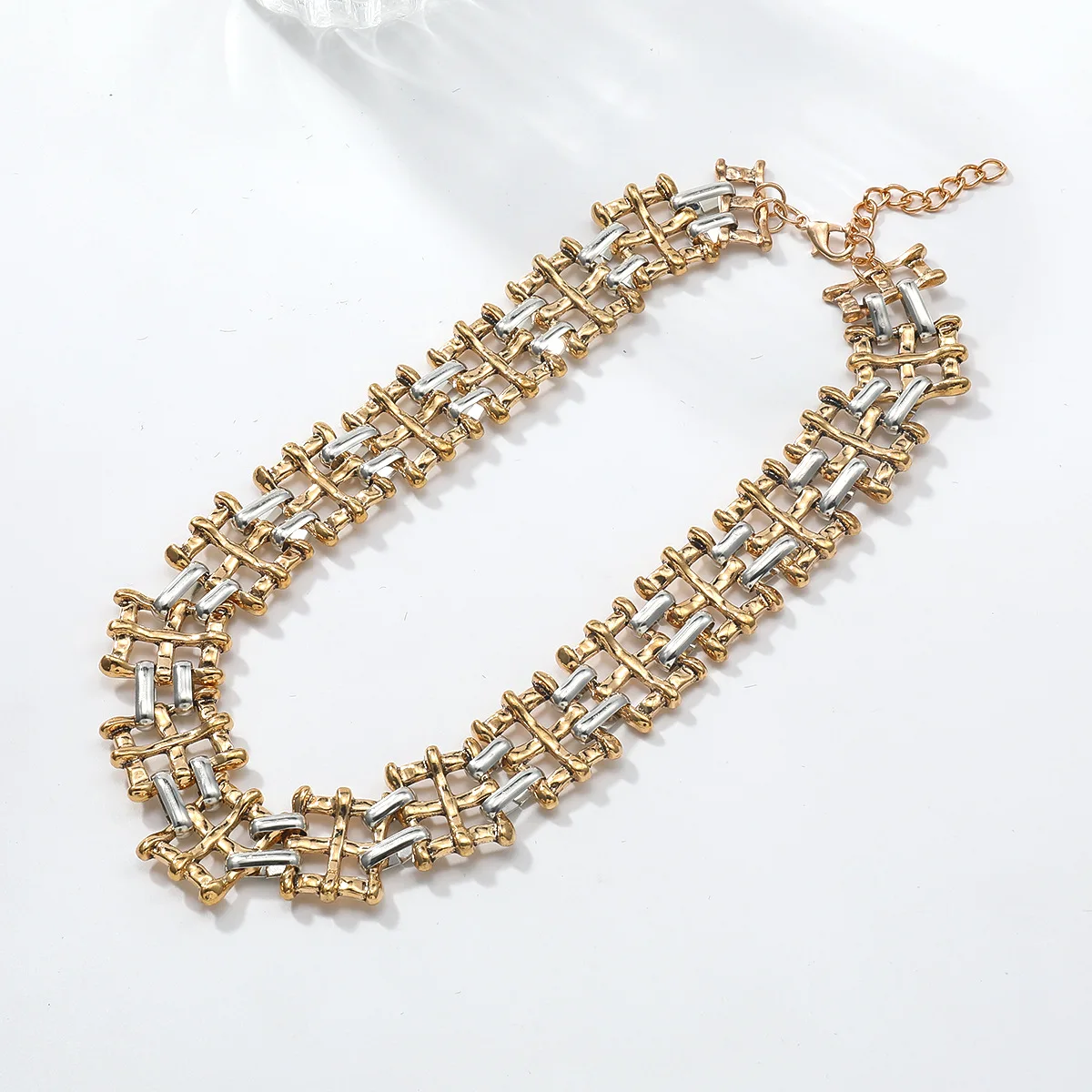 2026 Vintage Chunky Metall-Choker-Halskette für Damen, Persönlichkeits-Schmuck, Accessoires für Bankette und Partys – Detail 4