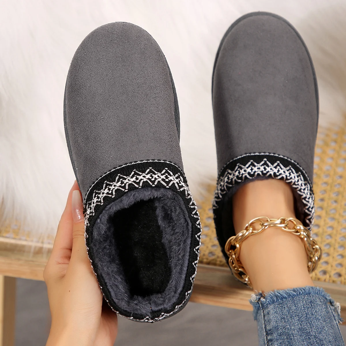 Stivali da neve da donna Warm 2024 New Winter pelle scamosciata Slip on Platform scarpe in cotone stivali caldi in Cashmere pantofole in cotone da