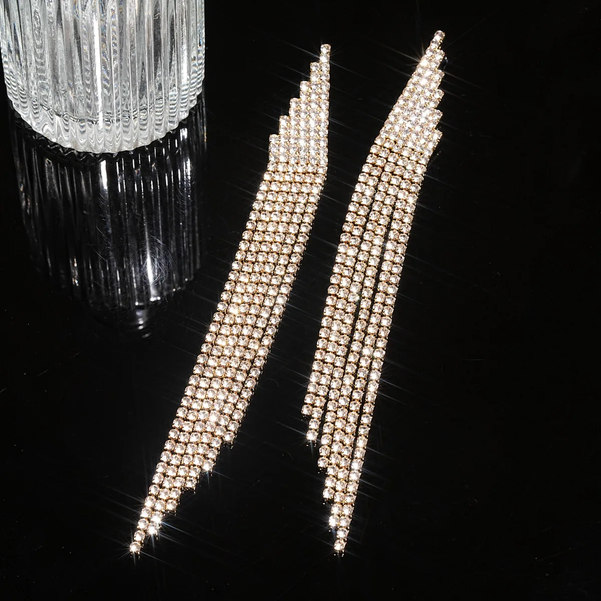 European and American exaggerated silver needle diamond-set geometric fringed earrings niche high-end earrings fashion light lux