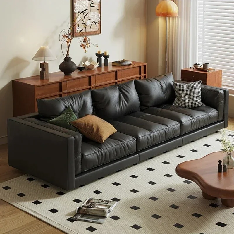 

Итальянский стиль, современный минималистичный диван из коровьей кожи, гостиная в стиле «тофу-блок» для небольшой квартиры, премиальный вид.