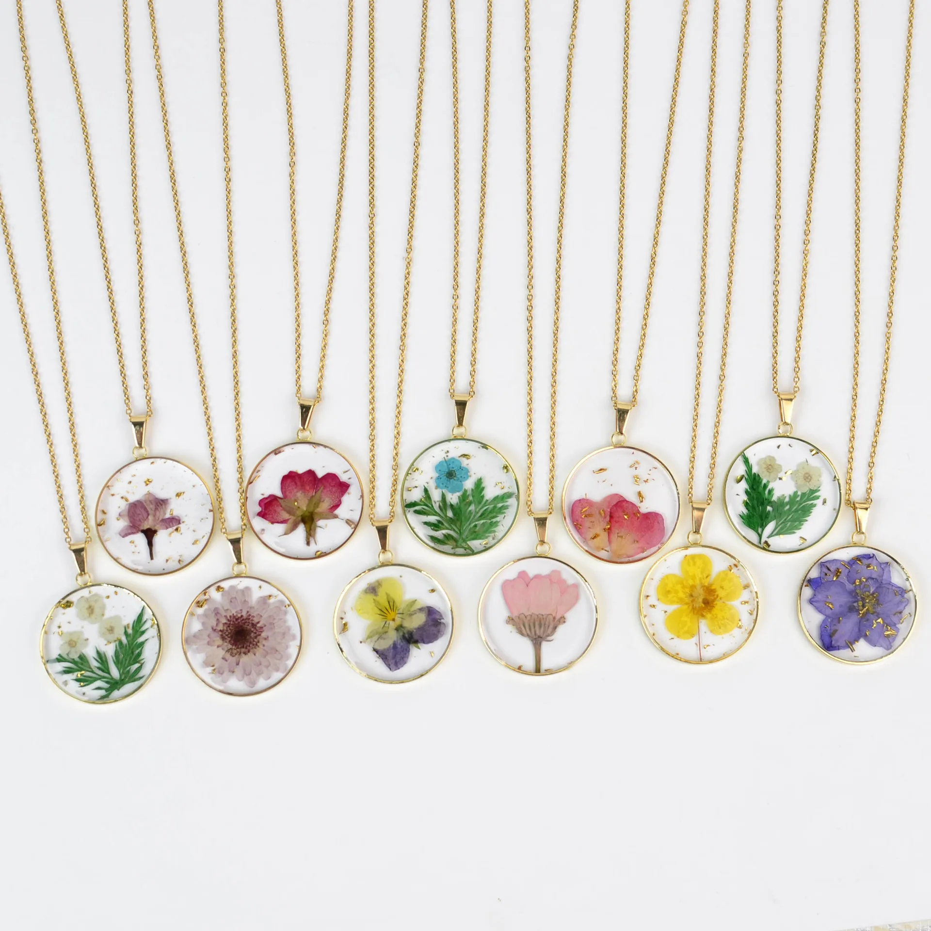 

Twelve Month Series Natural Flower Necklaces Handmaking Epoxy Resin Dried Flower Pendant Necklaces Real Flowers Charm Necklaces